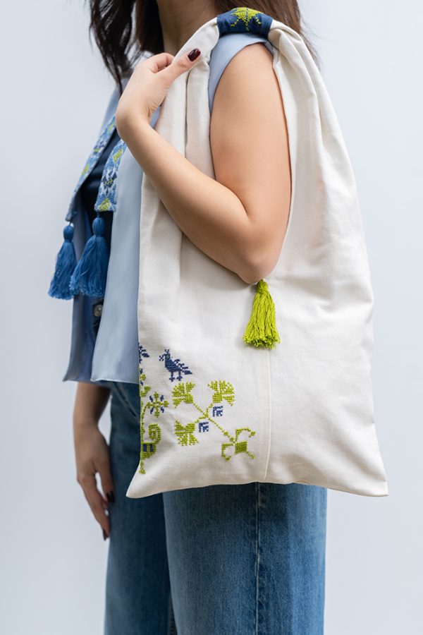 Al Tayr Tote Bag